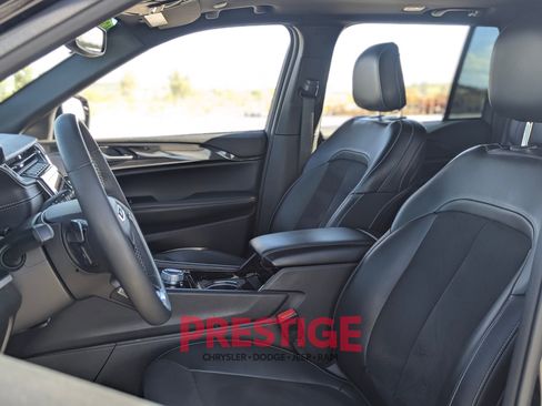 Used 2023 Jeep Grand Cherokee Altitude AWD/4WD image 26