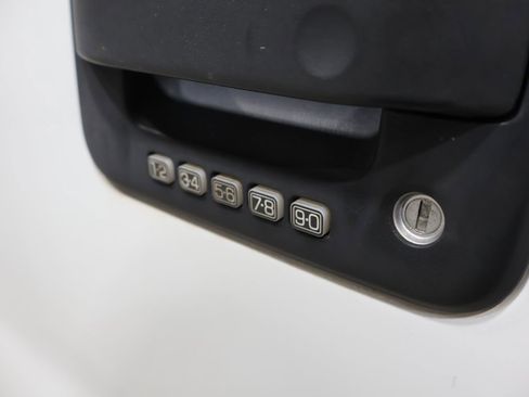 Used 2006 Ford F150 XLT image 9