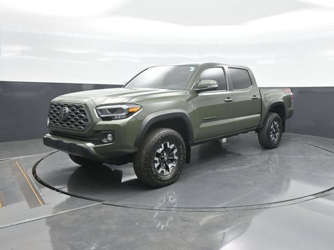 Used 2022 Toyota Tacoma TRD Off-Road w/ TRD Premium Off Road Package AWD/4WD image 3