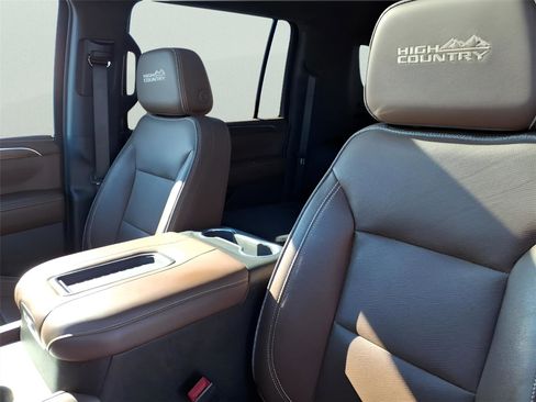 Used 2021 Chevrolet Suburban High Country w/ Premium Package image 14