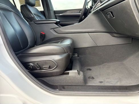 Used 2025 Jeep Grand Cherokee Limited image 18