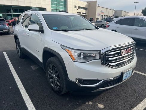 Used 2019 GMC Acadia SLT w/ LPO, Floor Liner Package image 3