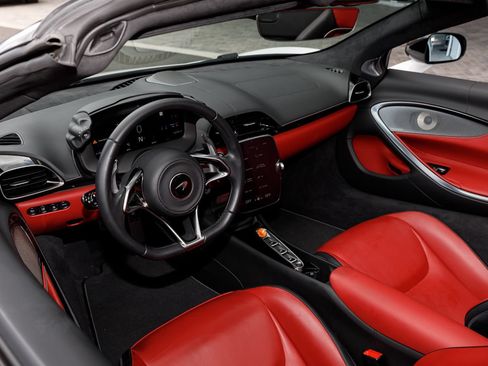 Used 2025 McLaren Artura Spider RWD image 56