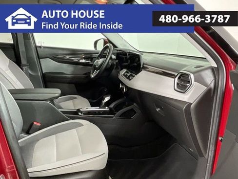 Used 2024 Chevrolet TrailBlazer LT w/ Convenience Package FWD image 16