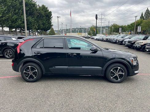 Certified 2025 Kia Niro LX FWD image 8