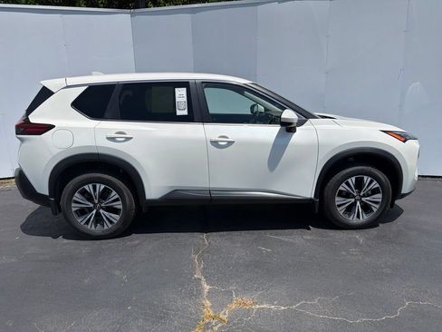 Used 2023 Nissan Rogue SV FWD image 2
