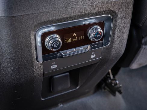 Used 2024 GMC Yukon XL SLT image 29