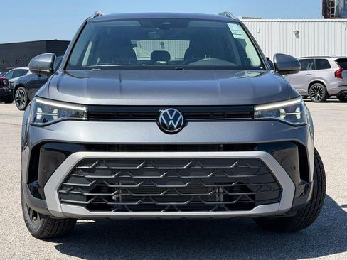 New 2026 Volkswagen Taos SE FWD image 2