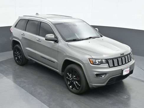 Used 2022 Jeep Grand Cherokee Laredo X image 24