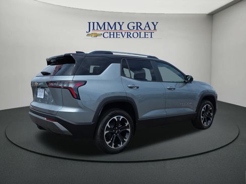 New 2026 Chevrolet Equinox LT w/ Convenience Package II FWD image 5