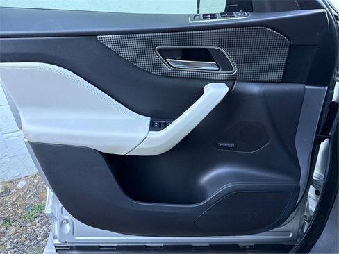 Used 2017 Jaguar F-PACE First Edition image 22