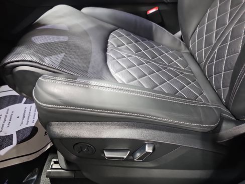 Used 2024 Audi SQ8 Prestige w/ Prestige Package image 30