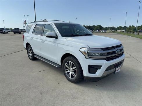 Used 2022 Ford Expedition XLT RWD image 2