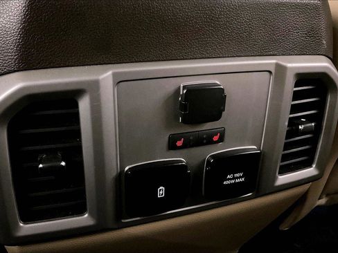 Used 2019 Ford F150 Lariat w/ Equipment Group 502A Luxury image 32