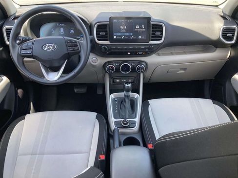 Used 2025 Hyundai Venue SEL FWD image 16