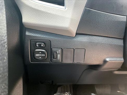 Used 2014 Toyota Corolla LE FWD image 34