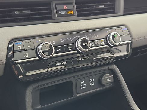 Used 2025 Honda Pilot Elite image 26