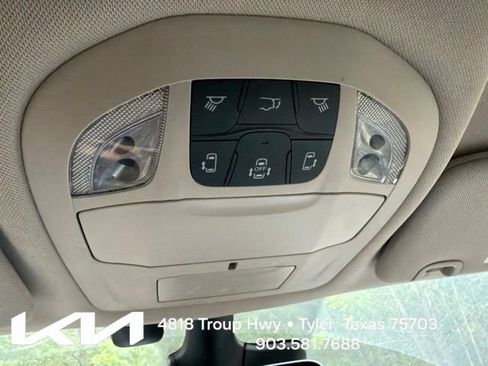 Used 2020 Chrysler Pacifica Touring-L Plus w/ Tire & Wheel Group FWD image 22