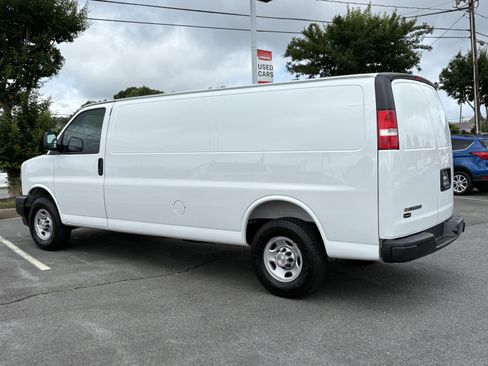 Used 2025 Chevrolet Express 2500 Extended RWD image 3