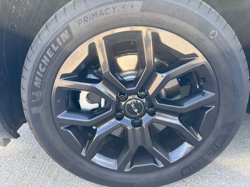 Certified 2025 Honda Pilot Touring image 9