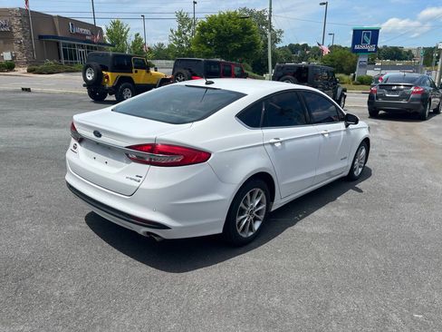 Used 2018 Ford Fusion SE FWD image 5