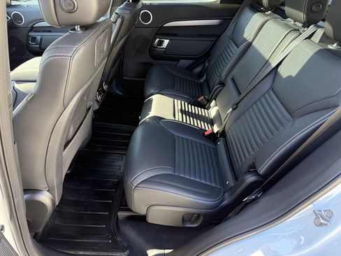 Used 2024 Land Rover Discovery Dynamic SE image 11