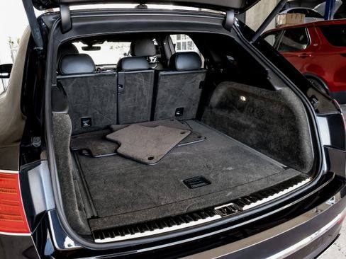 Used 2017 Bentley Bentayga image 54