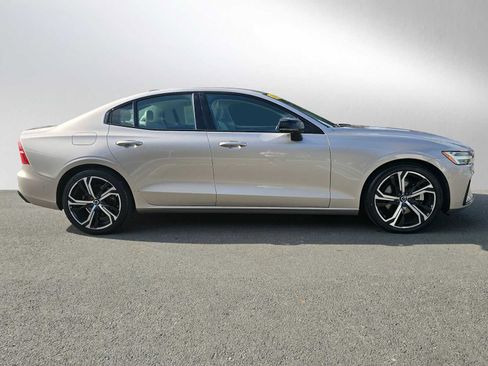 Used 2024 Volvo S60 B5 Plus image 2