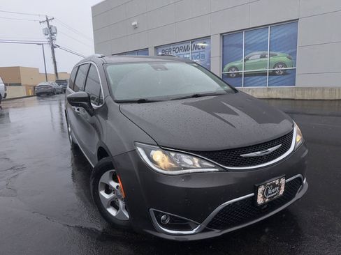 Used 2017 Chrysler Pacifica Touring-L Plus w/ Advanced Safetytec Group image 40