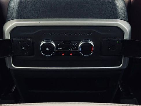 Used 2024 Ford Expedition Limited image 29