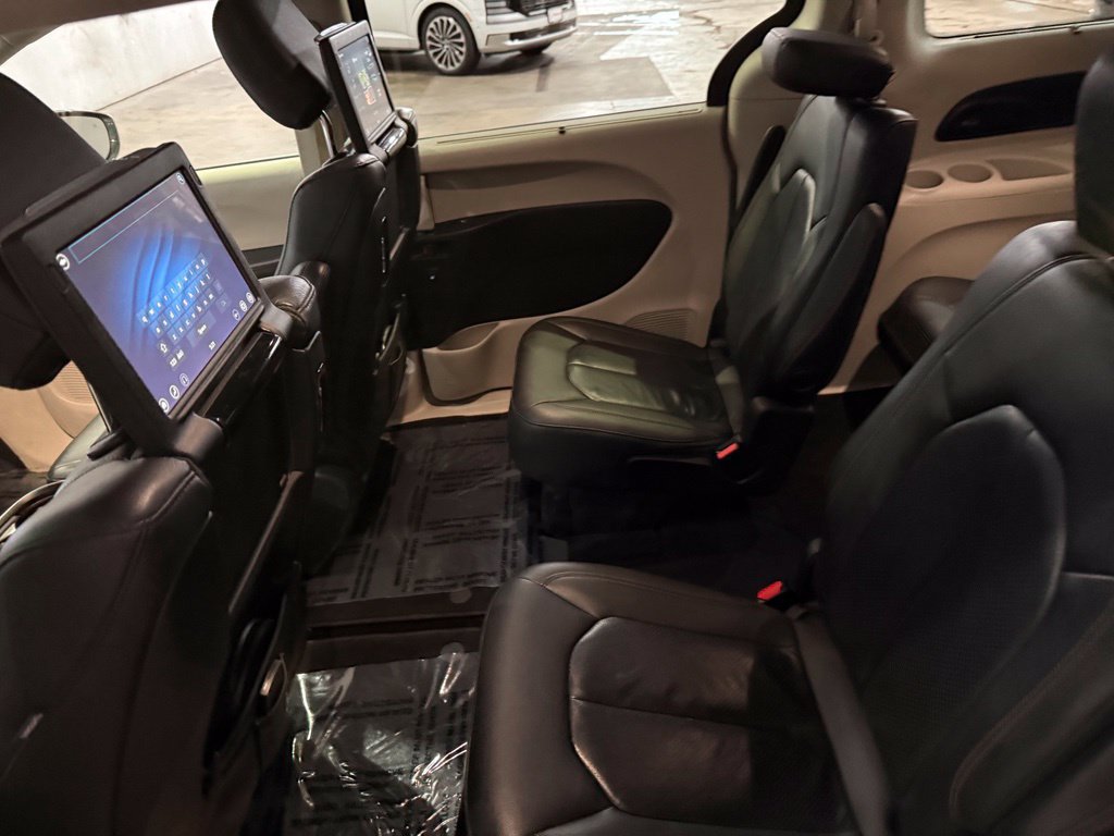 Used 2020 Chrysler Pacifica Touring-L Plus FWD image 32