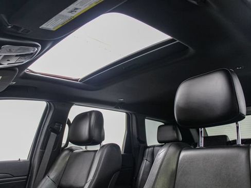Used 2019 Jeep Grand Cherokee Altitude AWD/4WD image 17
