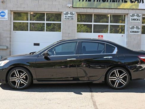 Used 2017 Honda Accord Sport image 3