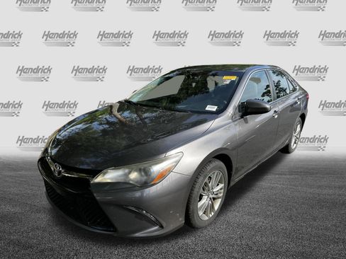 Used 2017 Toyota Camry SE FWD image 5
