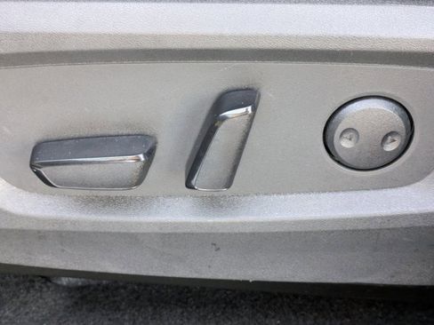 Used 2023 Nissan Pathfinder SL w/ Lighting Package (N92) image 18