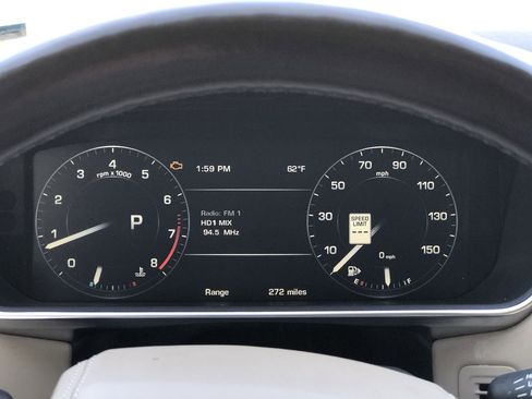 Used 2015 Land Rover Range Rover HSE image 17