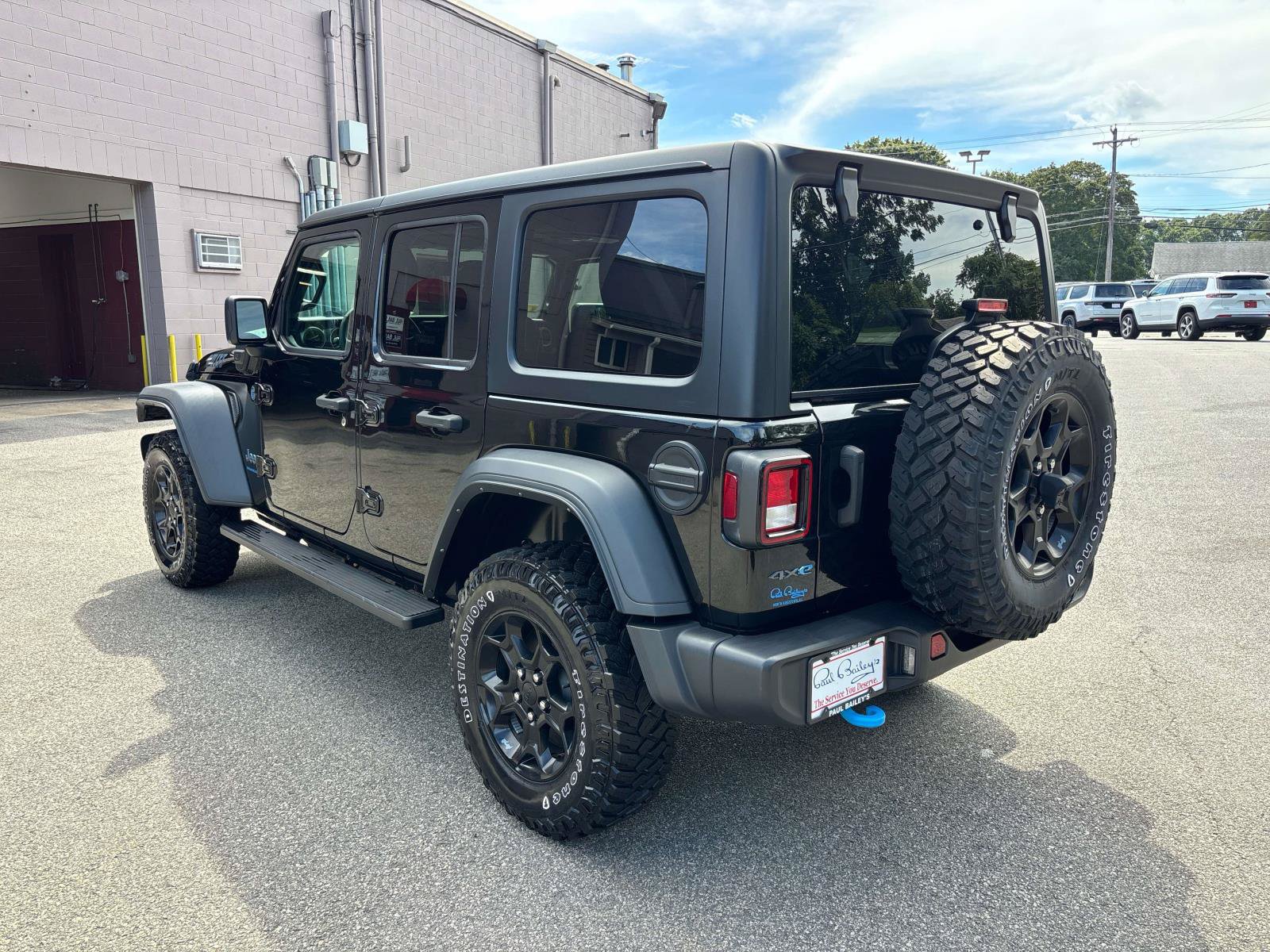 Used 2023 Jeep Wrangler Unlimited w/ Cold Weather Group AWD/4WD image 4