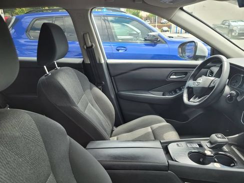 Used 2025 Nissan Rogue SV FWD image 4
