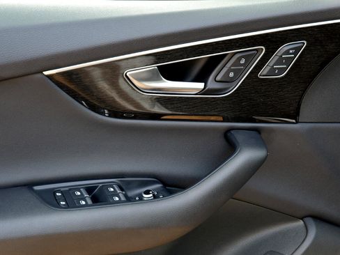 Used 2021 Audi Q7 3.0T Premium Plus image 9