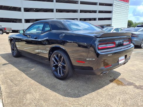 Used 2020 Dodge Challenger SXT w/ Blacktop Package RWD image 4