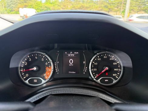 Used 2015 Jeep Renegade Latitude w/ Popular Equipment Group FWD image 22