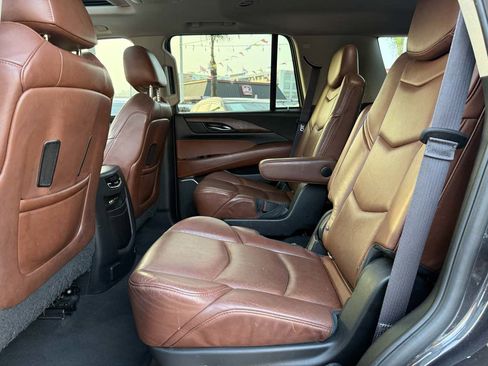 Used 2015 Cadillac Escalade Premium image 23