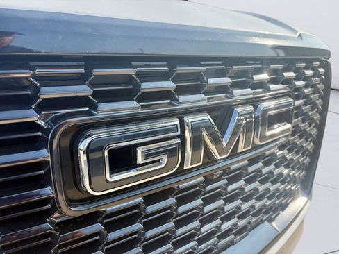 Used 2023 GMC Yukon Denali Ultimate AWD/4WD image 7