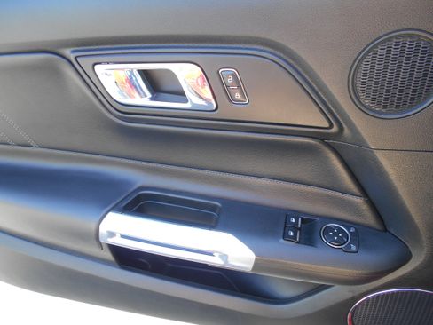 Used 2015 Ford Mustang Premium RWD image 5