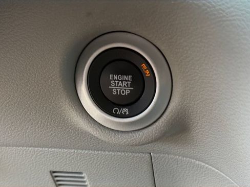 Used 2024 Chrysler Pacifica Touring-L FWD image 34