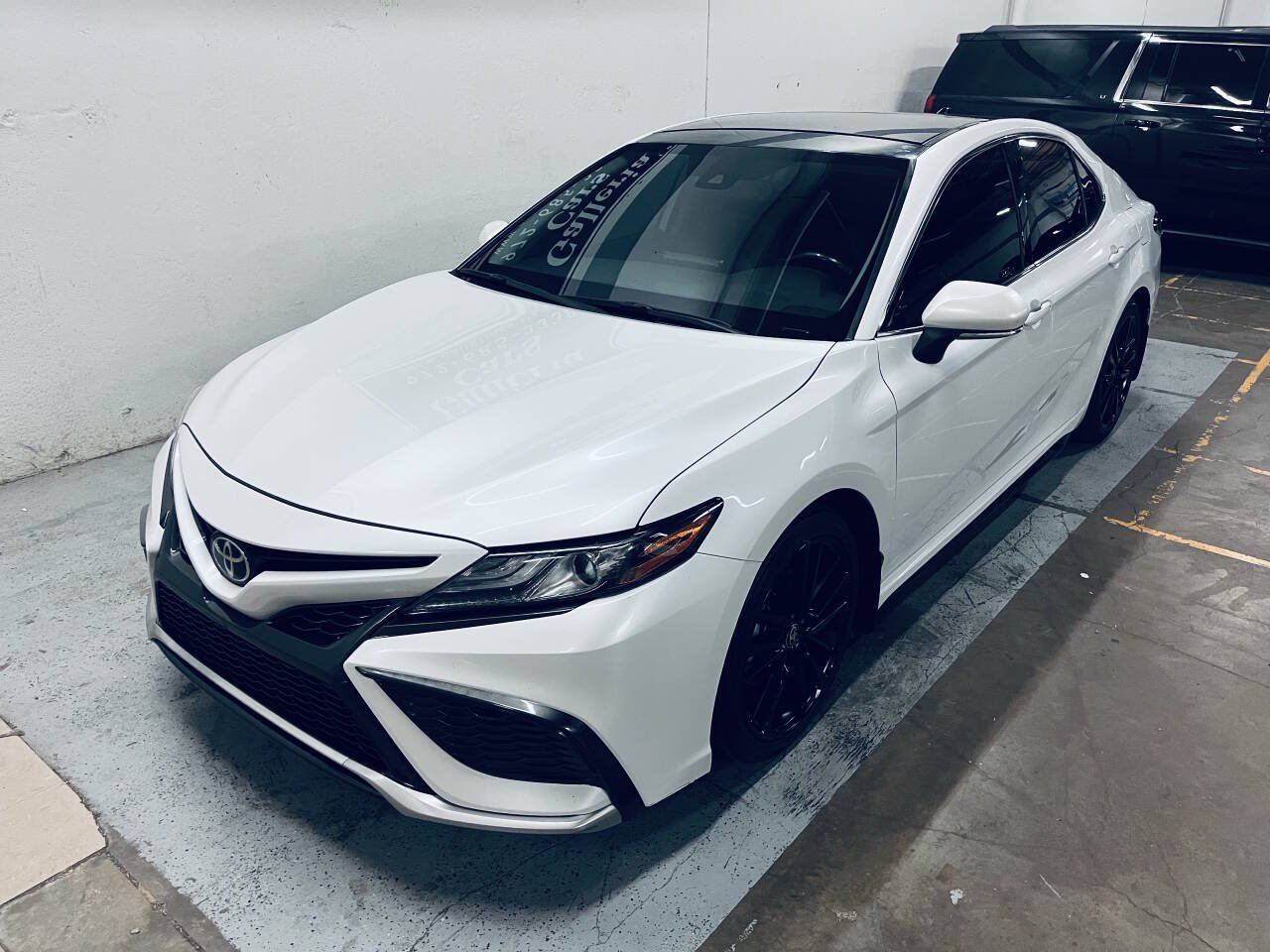 Used 2021 Toyota Camry XSE FWD image 3
