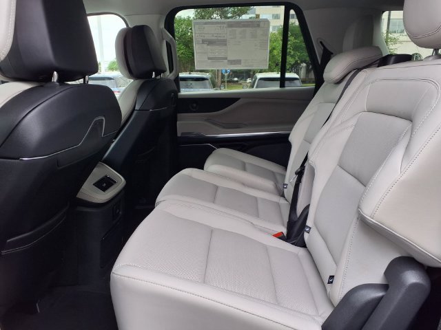 New 2026 Lincoln Navigator Premiere AWD/4WD image 8