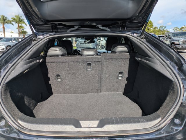 Used 2019 MAZDA MAZDA3 Hatchback w/ Preferred Package FWD image 8
