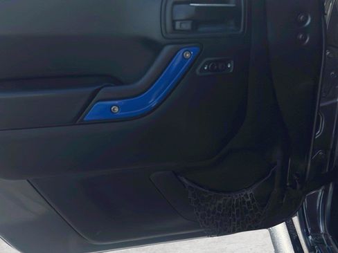 Used 2018 Jeep Wrangler Unlimited Sahara AWD/4WD image 13