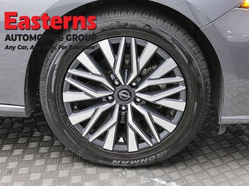 Used 2024 Nissan Altima 2.5 SV FWD image 31